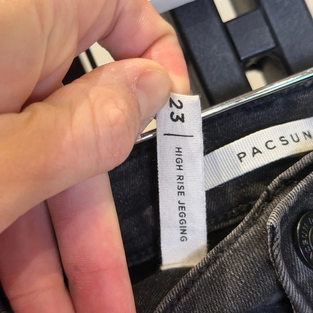 PacSun Black Distressed‎ Ankle Jeans